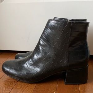 Kenneth Cole Reaction Black “Road Stop” Croc Boot